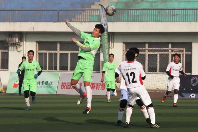 失误成败因，塔图姆发挥出色尼克斯逊色